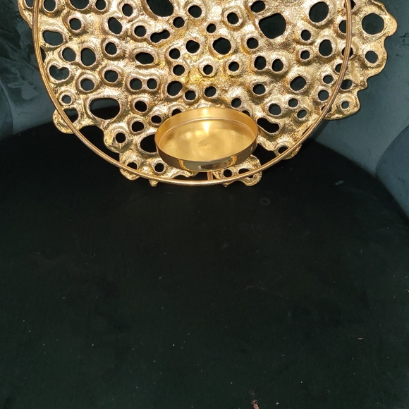 One Gold Shell Style Sconce - Picture 4 of 5